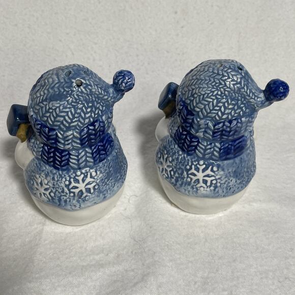 Ceramic Snowman Salt and Pepper Shakers New Without Box Plugs on Bottom - Picture 3 of 4